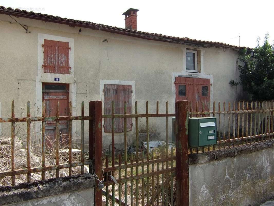 Maison à CHEF-BOUTONNE