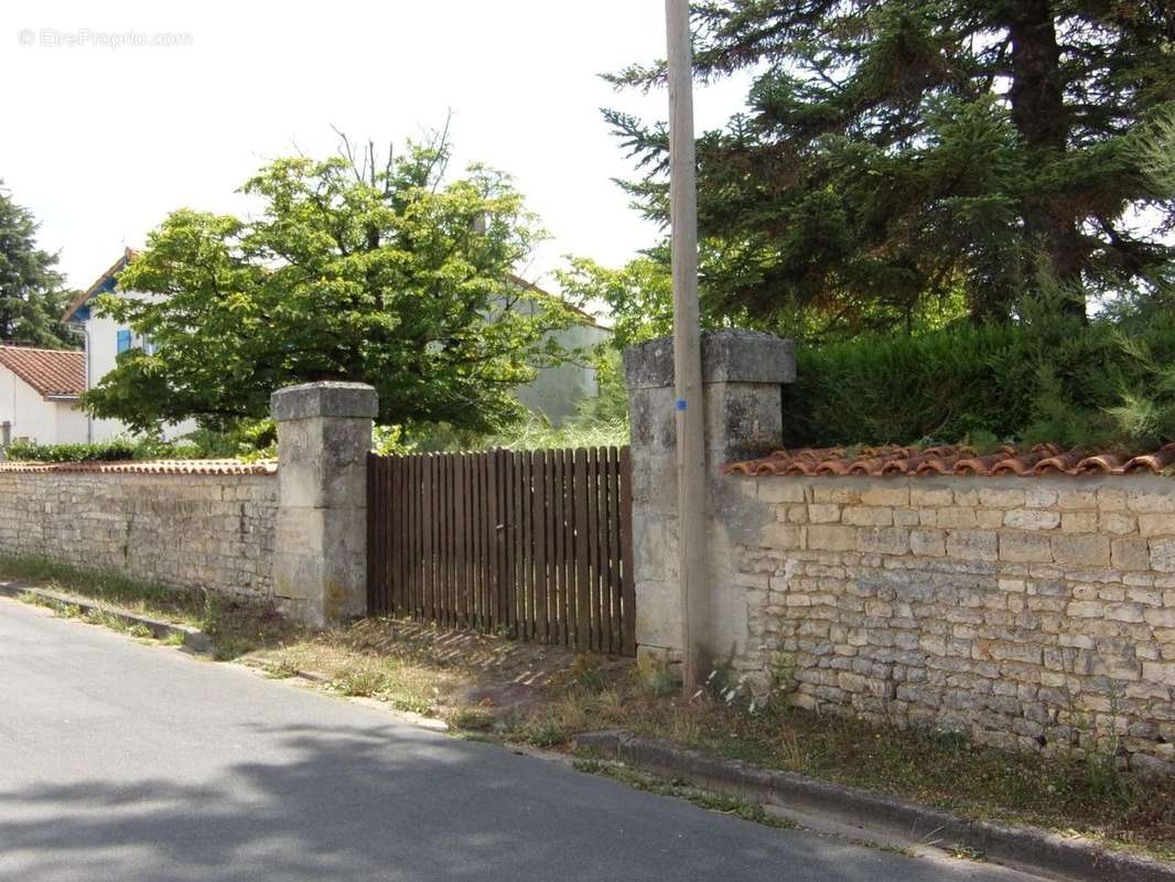 Maison à CHEF-BOUTONNE