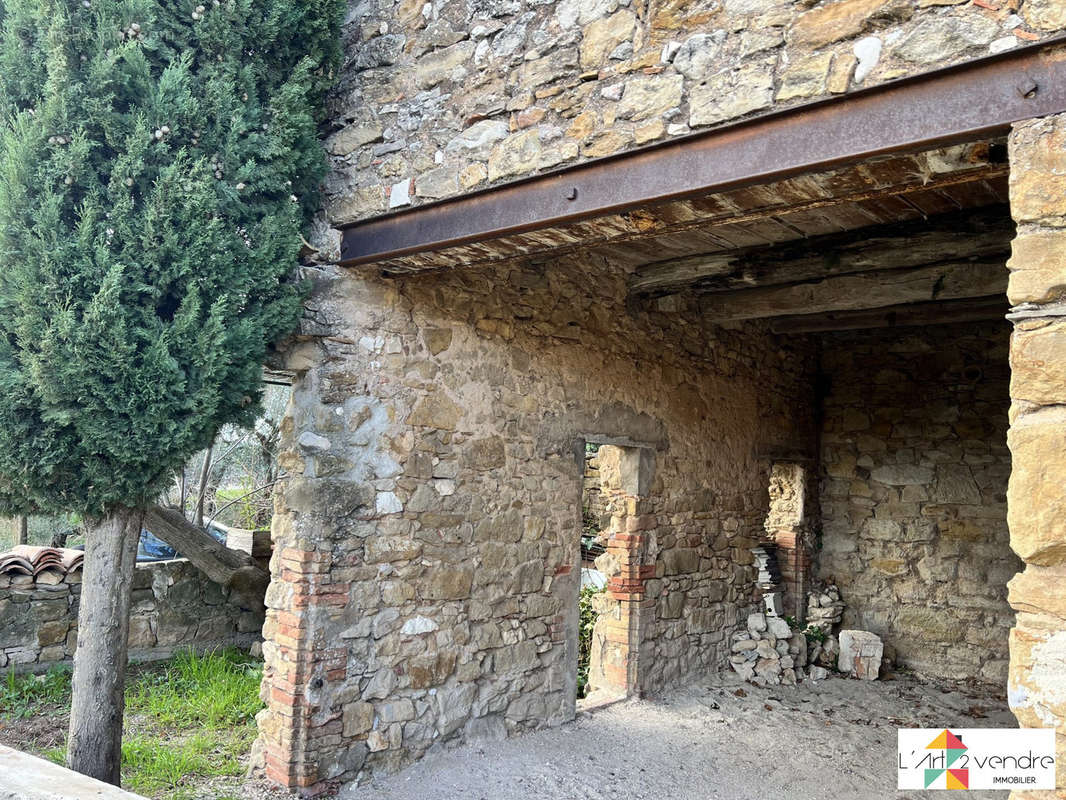 abri accolé à la remise - Maison à POURRIERES