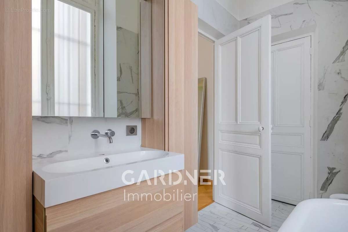 Appartement à MARSEILLE-8E