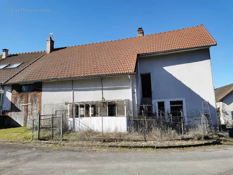 Maison à SAINT-SYMPHORIEN-DE-MARMAGNE