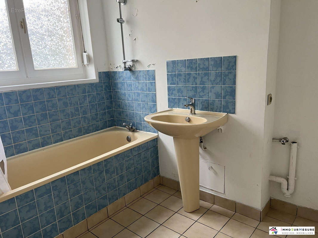 salle de bain  - Appartement à SAINT-POL-SUR-TERNOISE