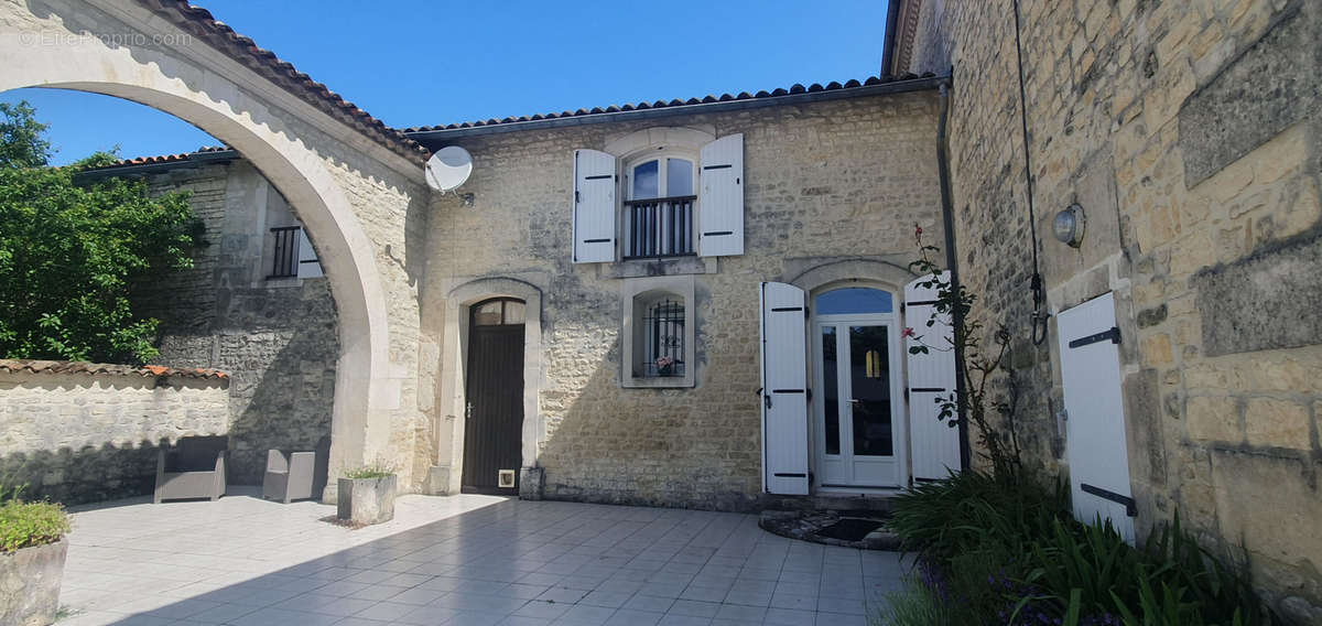 Maison à HIERSAC