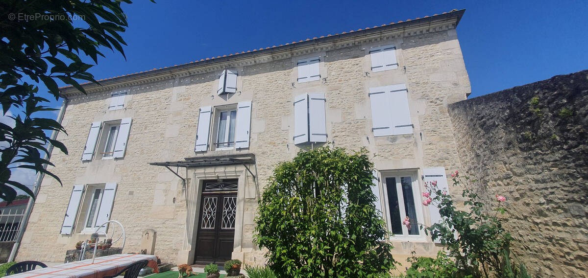 Maison à HIERSAC