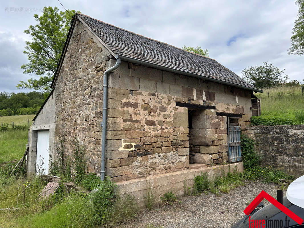 Maison à SAINT-PANTALEON-DE-LARCHE