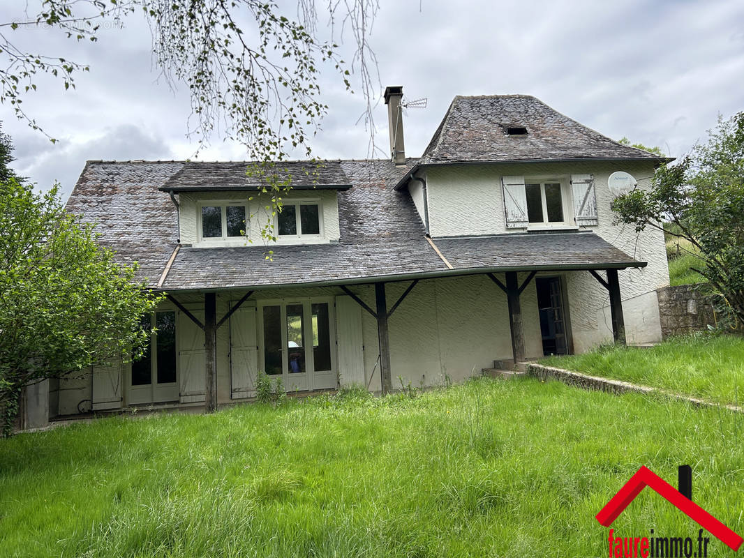 Maison à SAINT-PANTALEON-DE-LARCHE