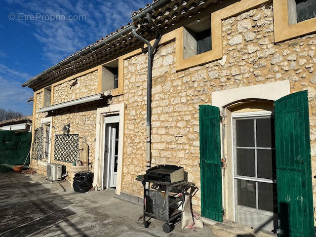 Appartement à PERNES-LES-FONTAINES