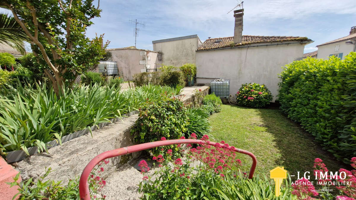 Maison à MORTAGNE-SUR-GIRONDE