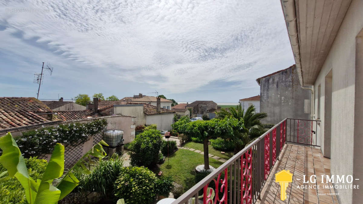 Maison à MORTAGNE-SUR-GIRONDE