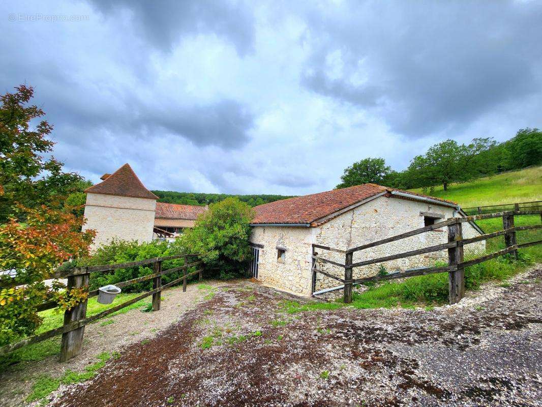 Maison à SAINTE-COLOMBE-DE-VILLENEUVE