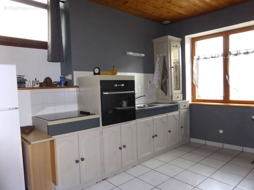 Appartement à CHAZELLES-SUR-LYON