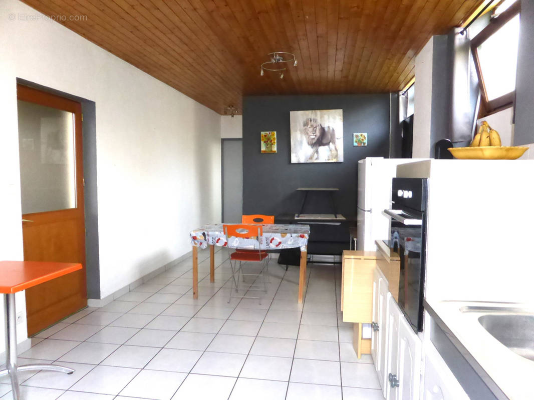 Appartement à CHAZELLES-SUR-LYON