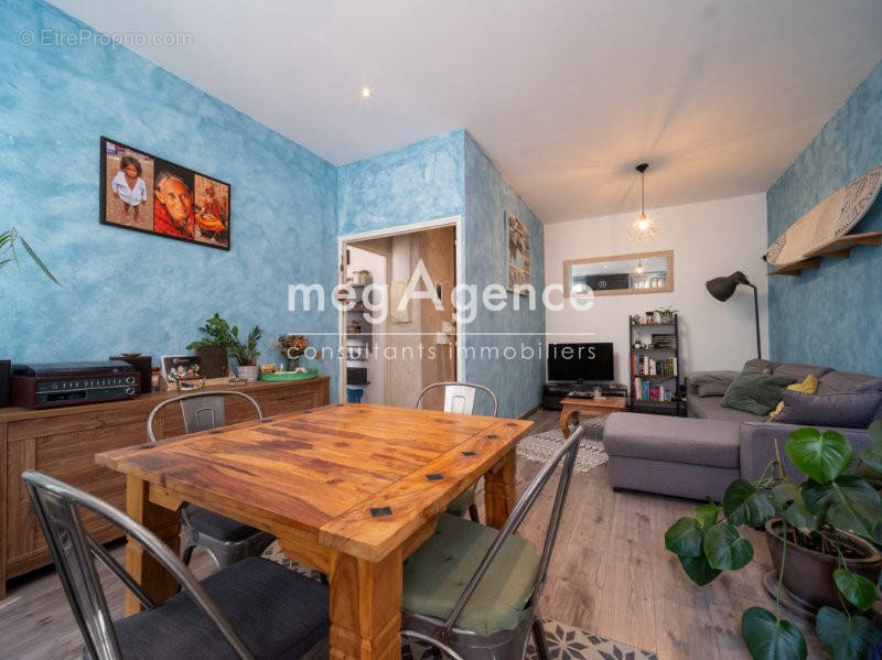 Appartement à MARSEILLE-5E