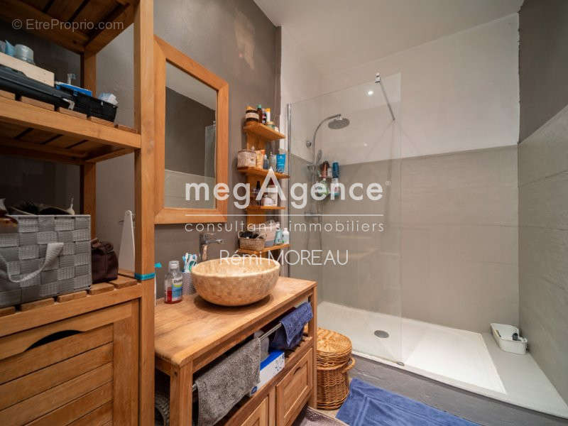 Appartement à MARSEILLE-5E