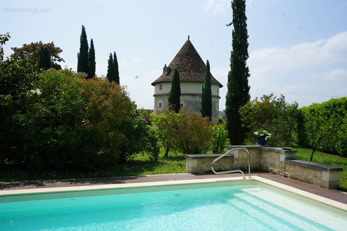 Maison à CHAMPAGNE-ET-FONTAINE