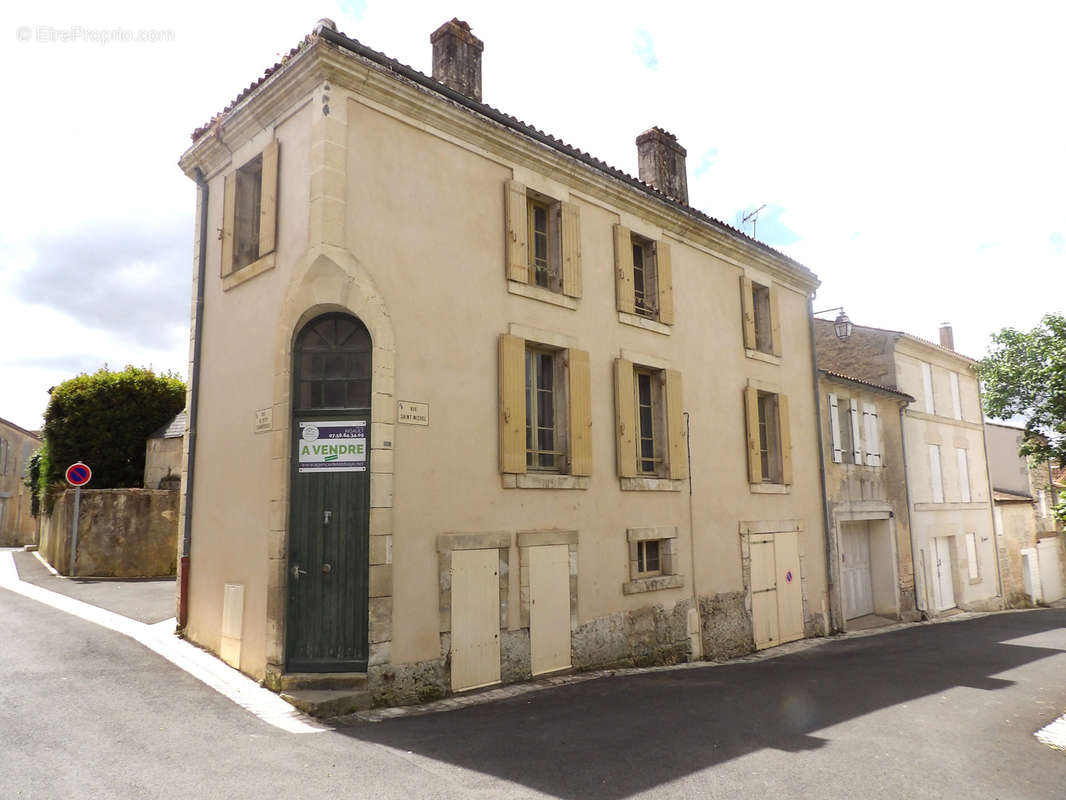 Maison à SAINT-SAVINIEN