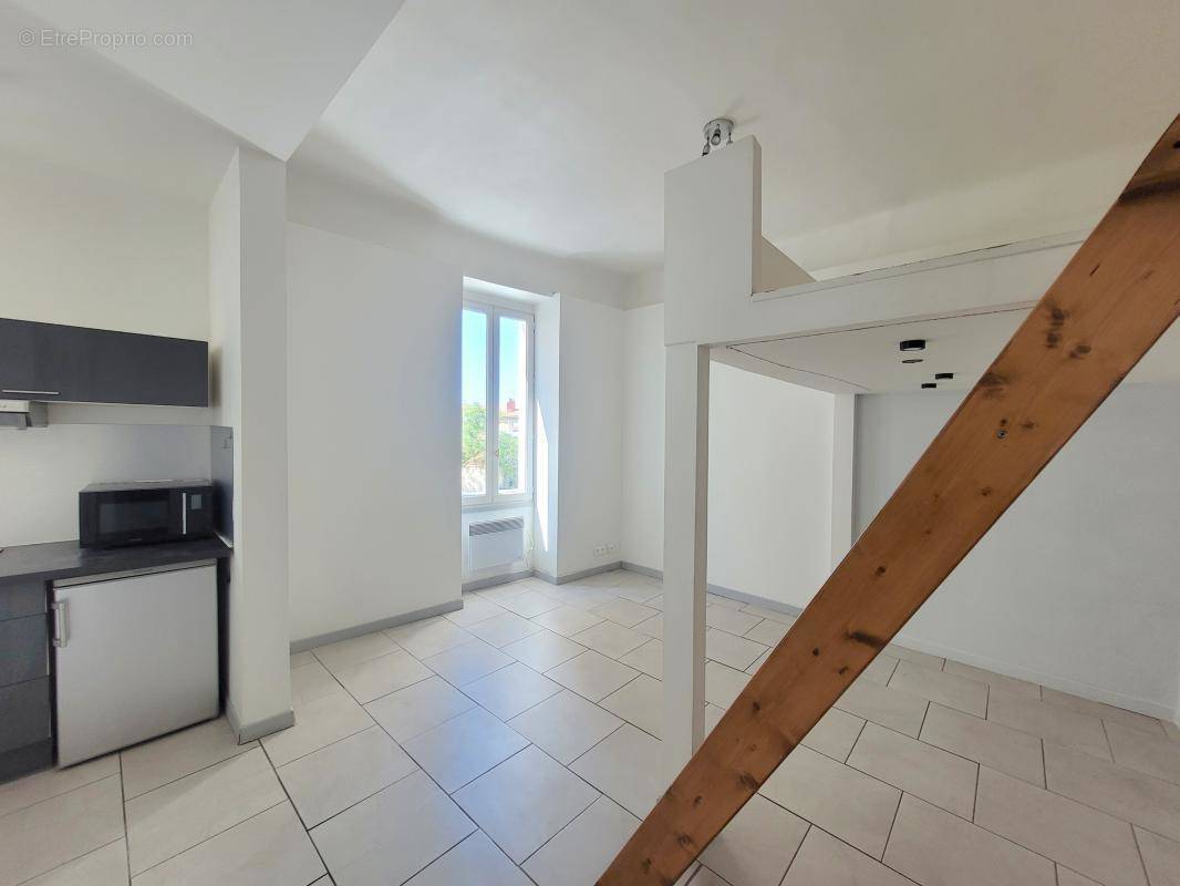 Appartement à MARSEILLE-4E