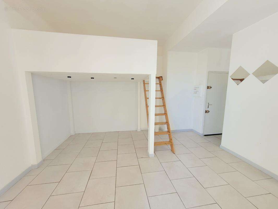 Appartement à MARSEILLE-4E