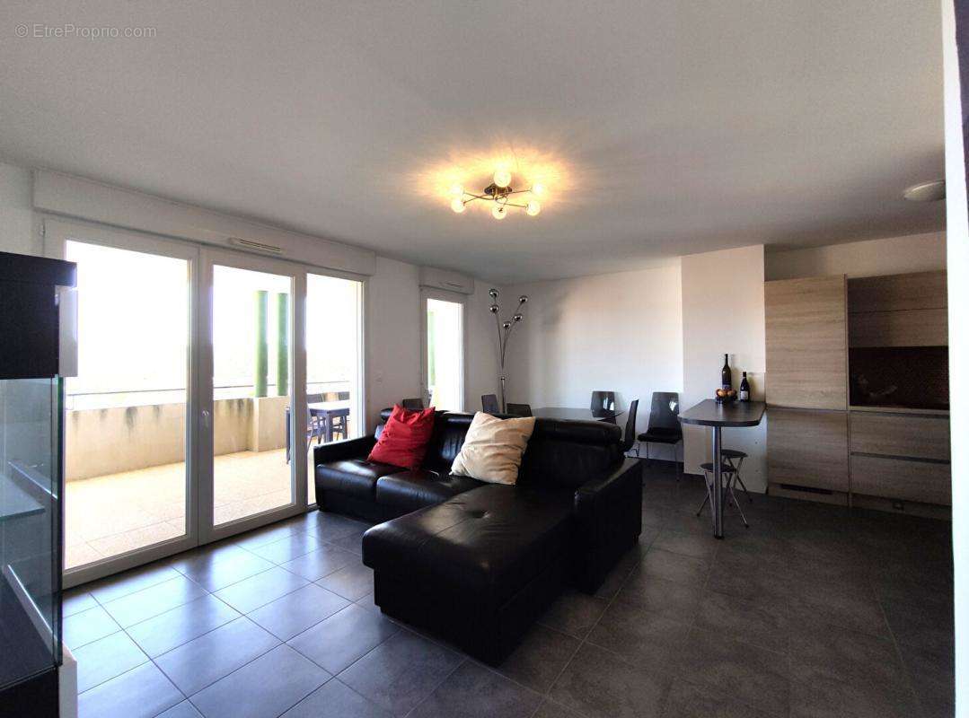 Appartement à LA LONDE-LES-MAURES