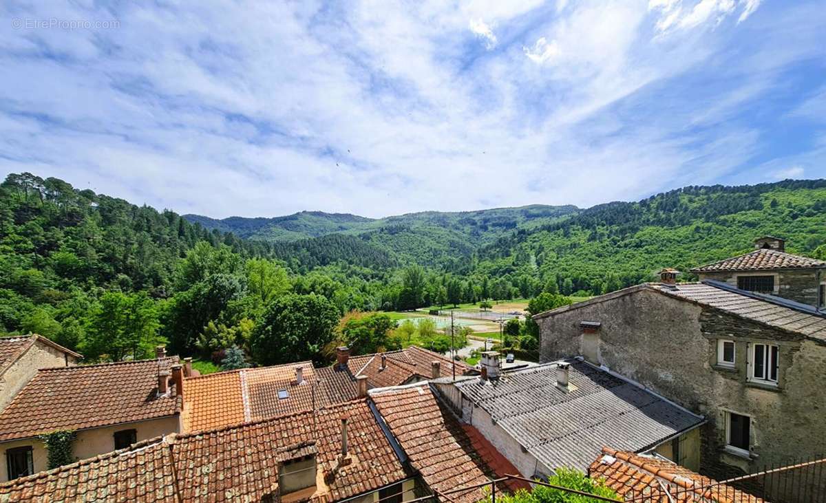 Maison à LE COLLET-DE-DEZE