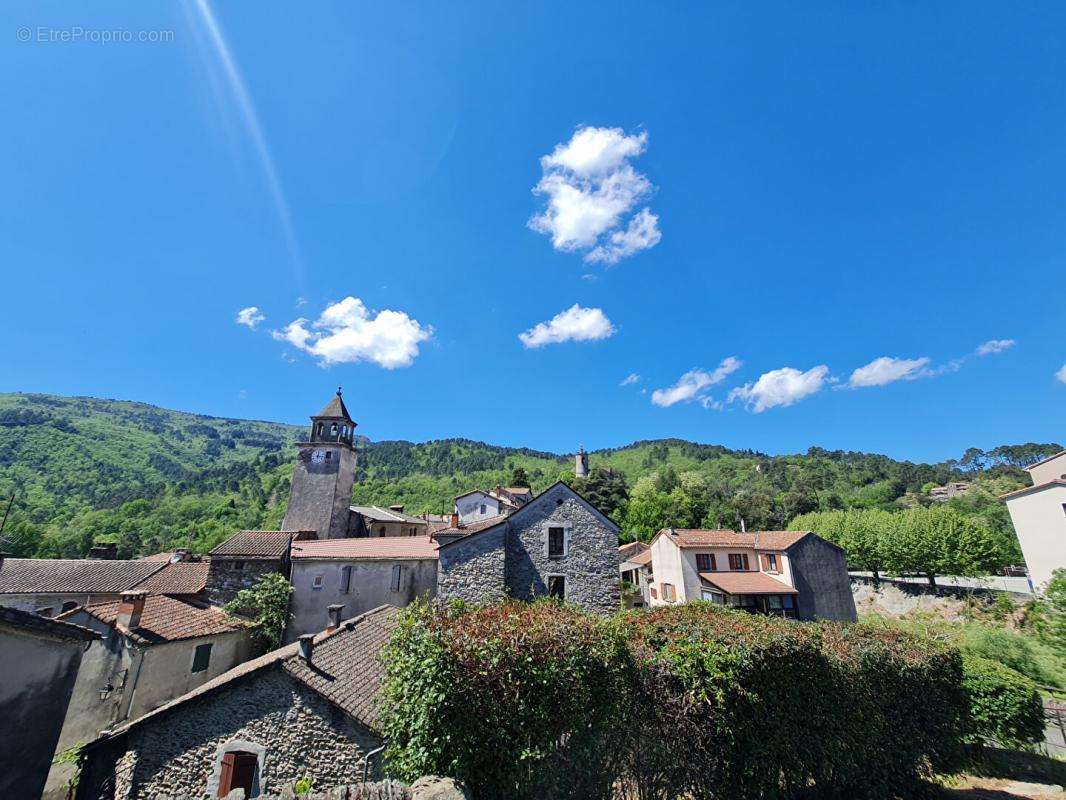 Maison à LE COLLET-DE-DEZE