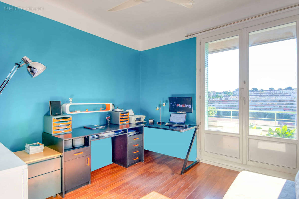 Appartement à MARSEILLE-4E