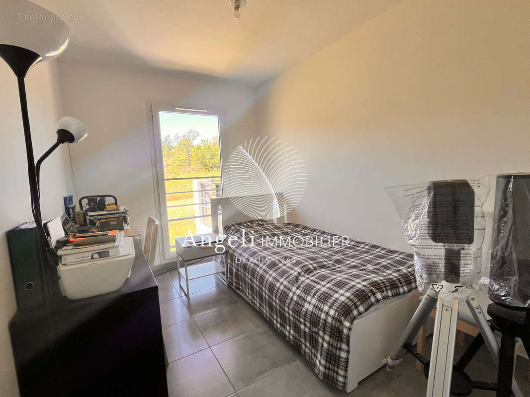 Appartement à ROQUEBRUNE-SUR-ARGENS