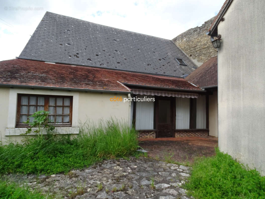 Maison à LIGNIERES