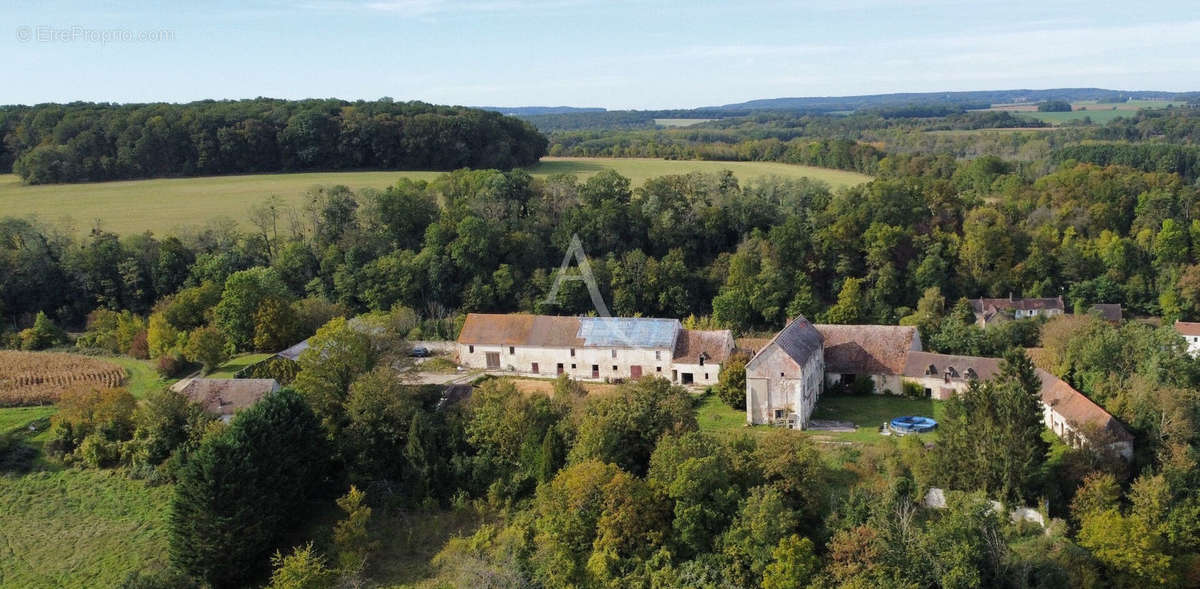 Maison à VALLANGOUJARD