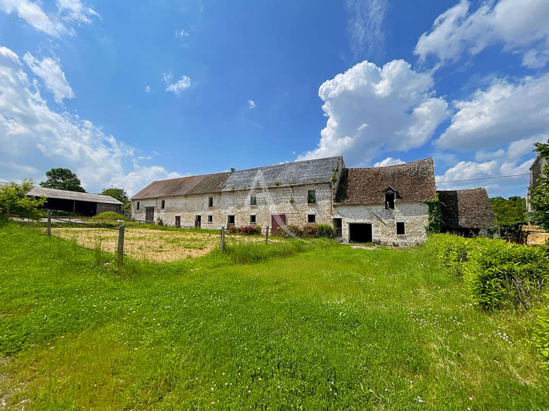 Maison à VALLANGOUJARD