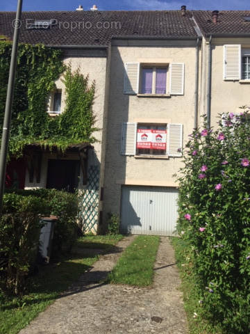 Maison à SAVIGNY-LE-TEMPLE