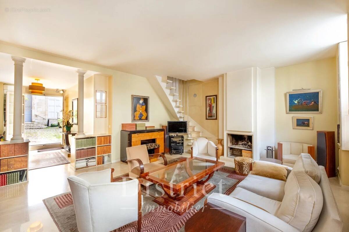 Appartement à PARIS-3E