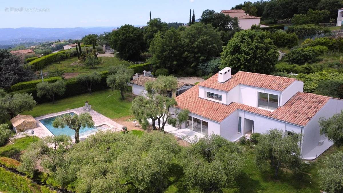 Maison à CHATEAUNEUF-GRASSE