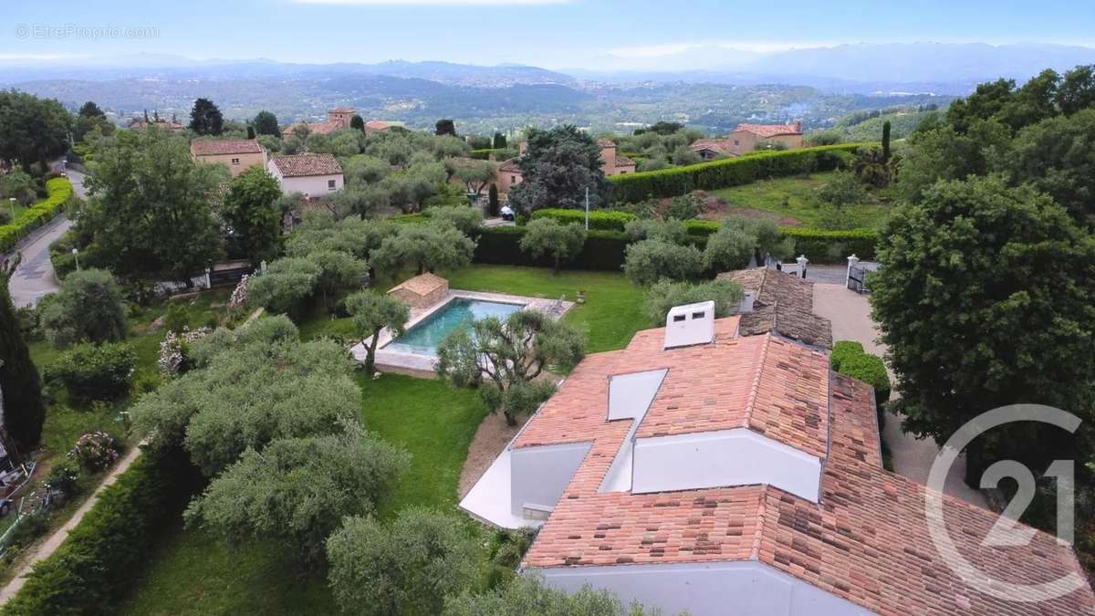 Maison à CHATEAUNEUF-GRASSE