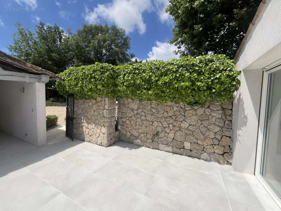 Maison à CHATEAUNEUF-GRASSE