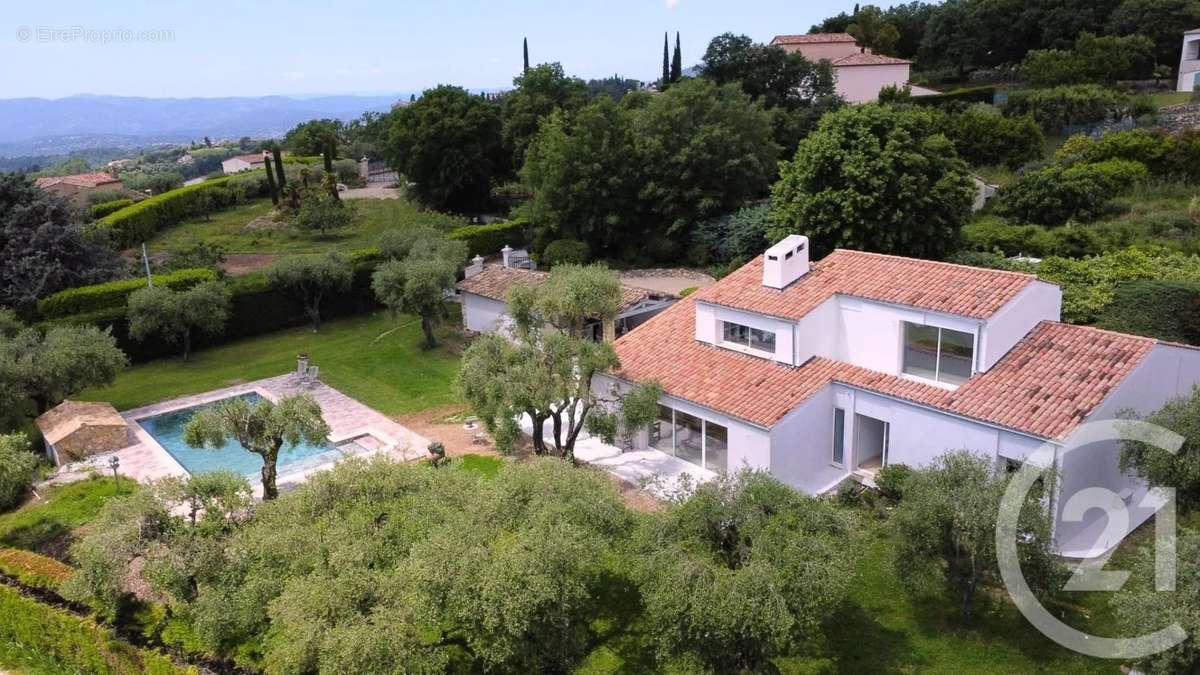 Maison à CHATEAUNEUF-GRASSE