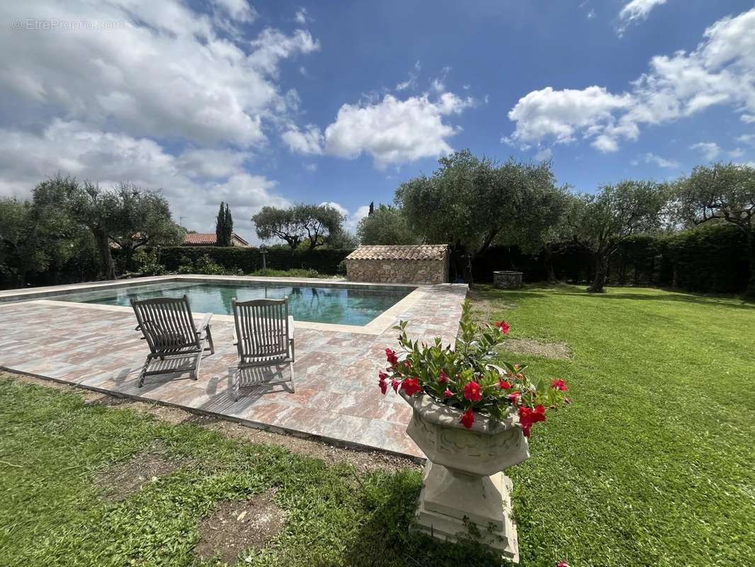 Maison à CHATEAUNEUF-GRASSE