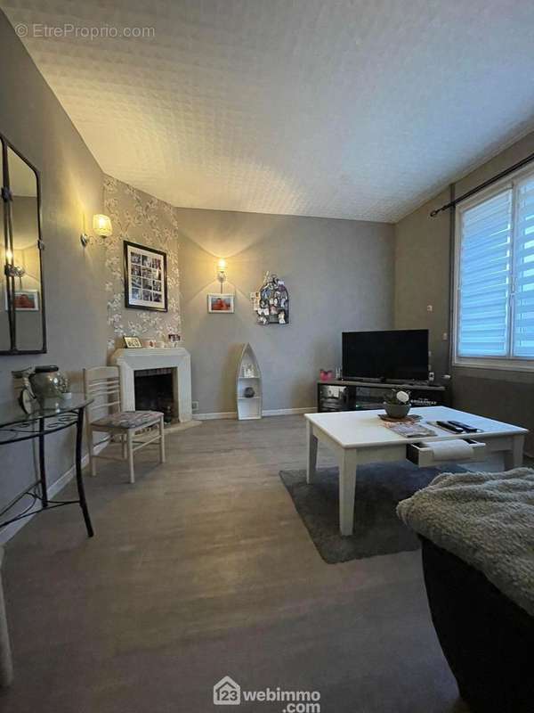 Le salon de 18 m² - Maison à ANIZY-LE-CHATEAU