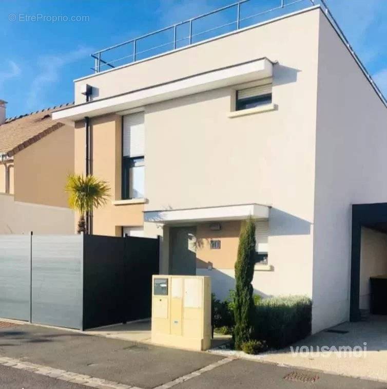 Maison à VERT-SAINT-DENIS