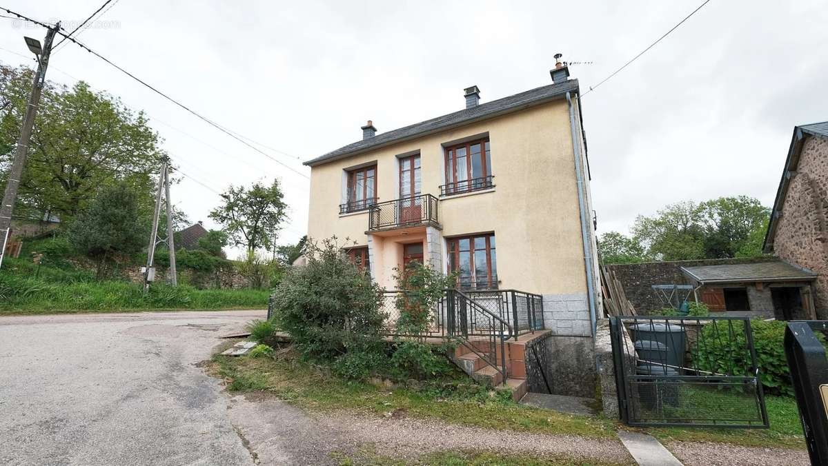 Maison à OUROUX-EN-MORVAN