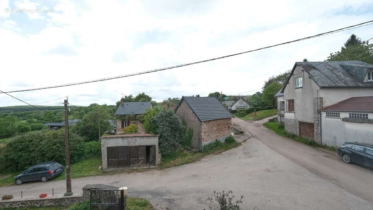 Maison à OUROUX-EN-MORVAN