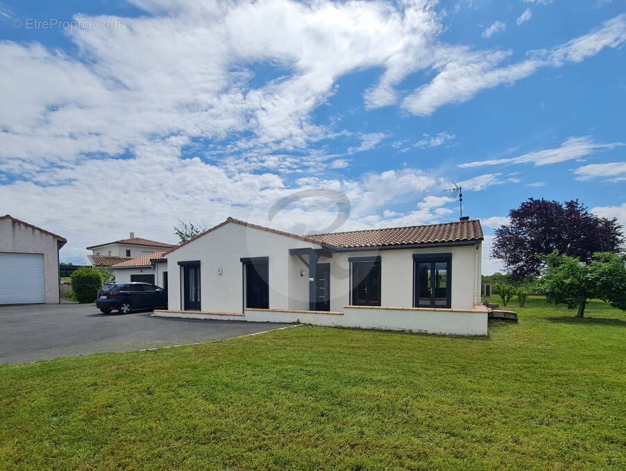 Maison à LAGRAVE