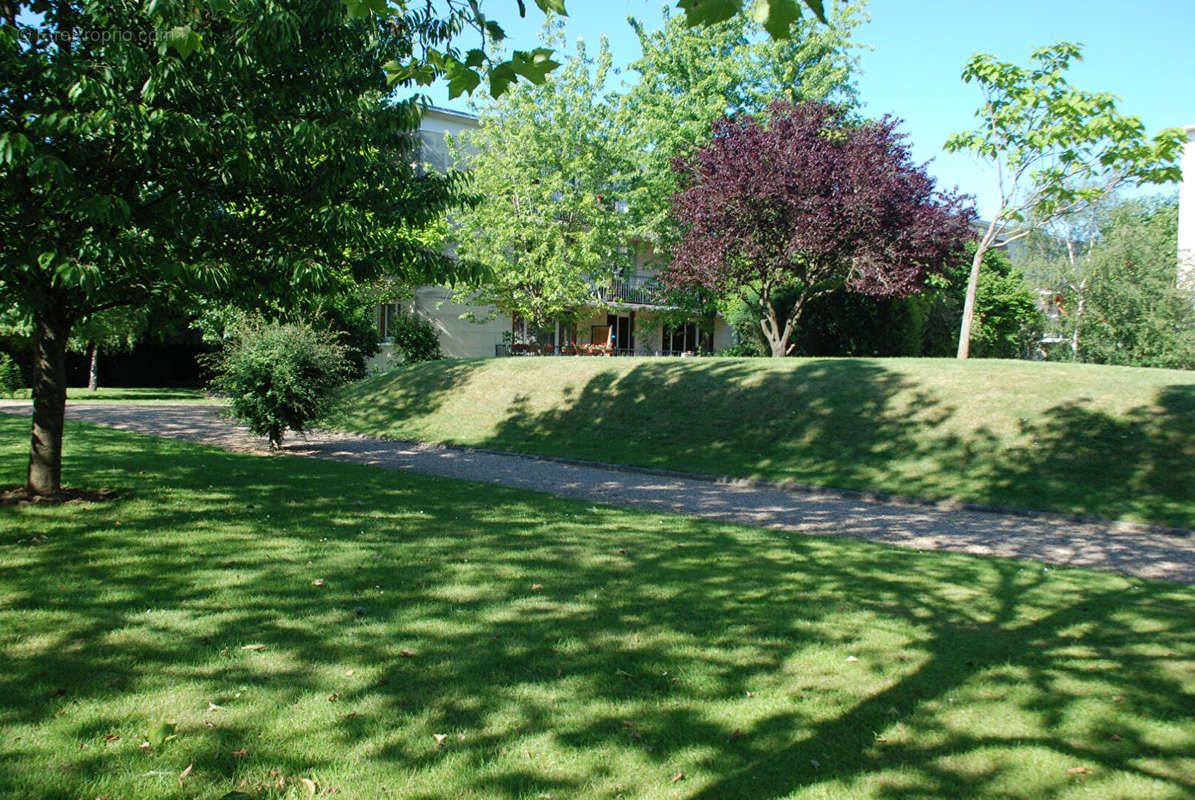 Appartement à NEAUPHLE-LE-CHATEAU