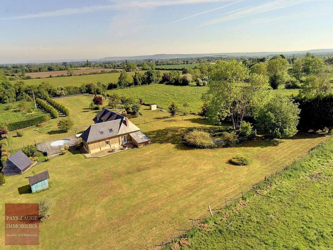 Maison à MEZIDON-CANON