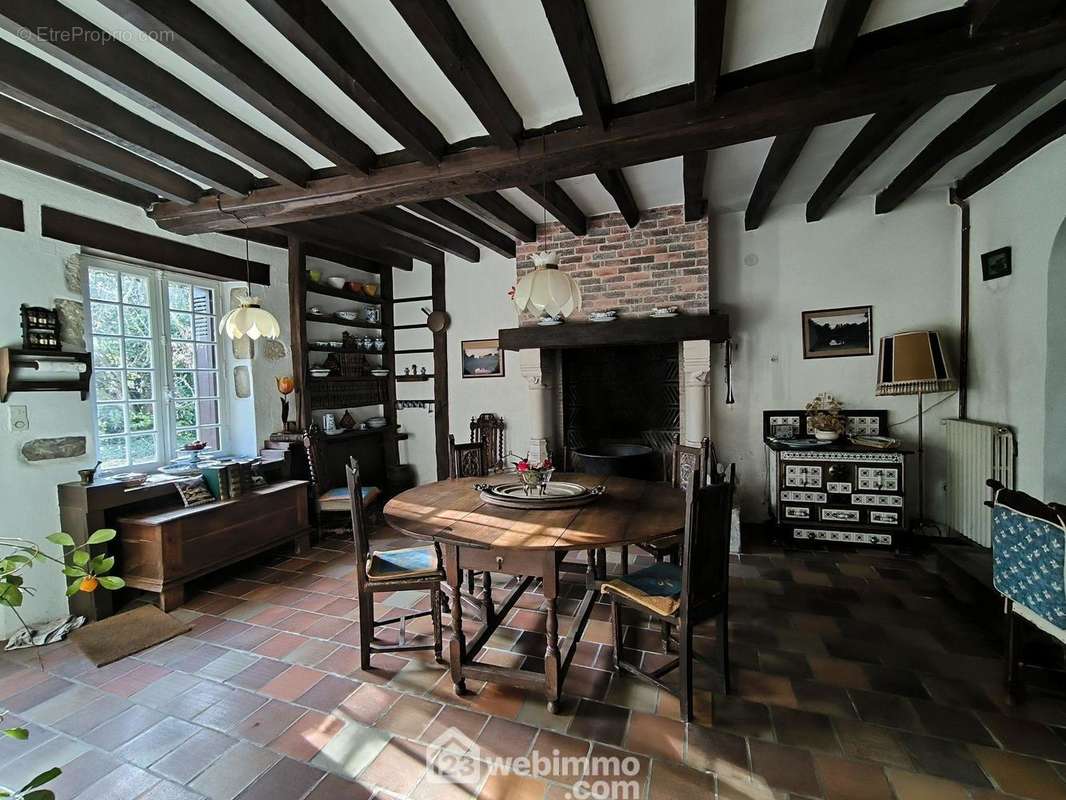 ...une magnifique salle à manger de 27 m2 avec cheminée... - Maison à CHARENTILLY