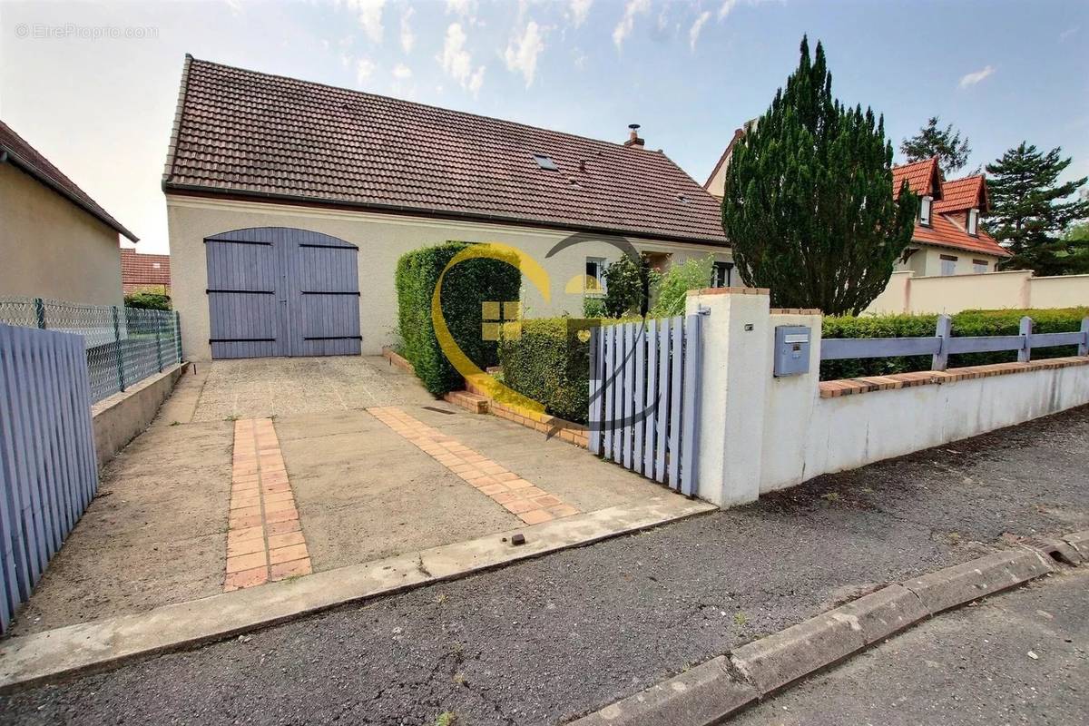 Maison à SAINT-DOULCHARD