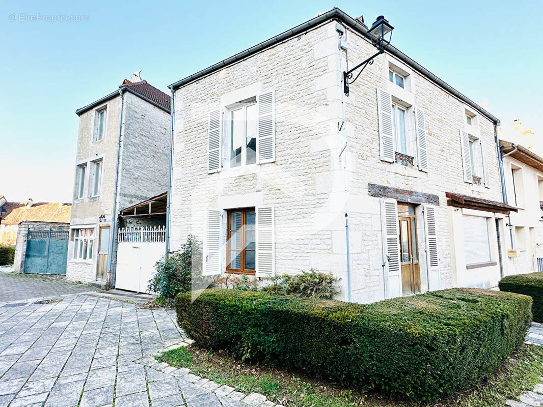 Maison à ARC-EN-BARROIS