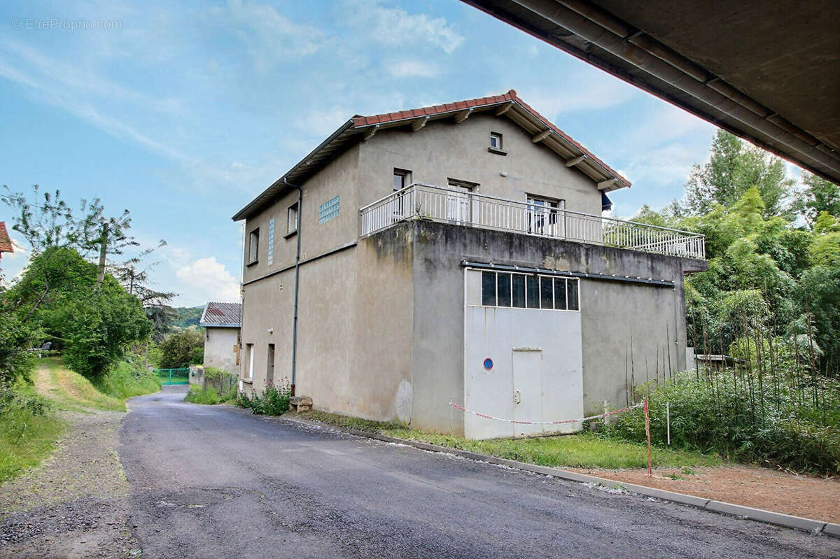 Maison à LES MARTRES-DE-VEYRE