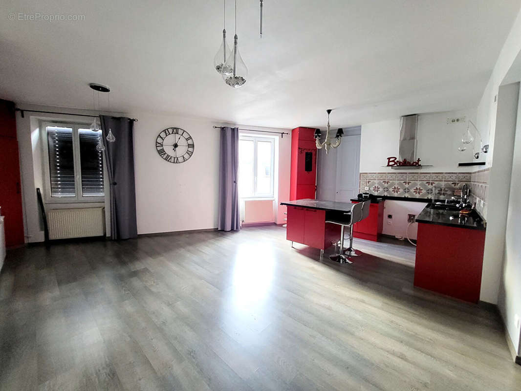 Appartement à NEUVILLE-SUR-SAONE