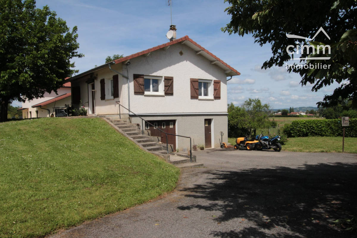 Maison à SAINT-SIMEON-DE-BRESSIEUX